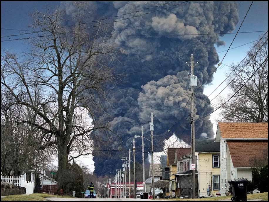 East, Palestine, Ohio train wreck plume
